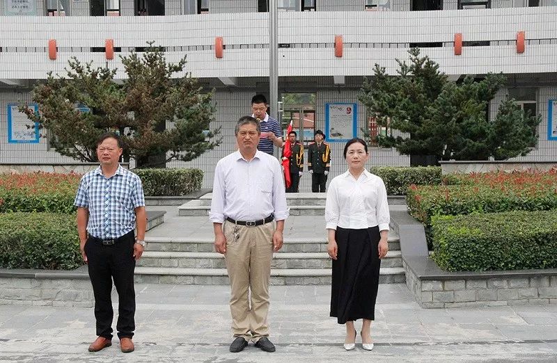 我校举行庆祝第35个教师节主题升旗仪式 我校举行庆祝第35个教师节主题升旗仪式