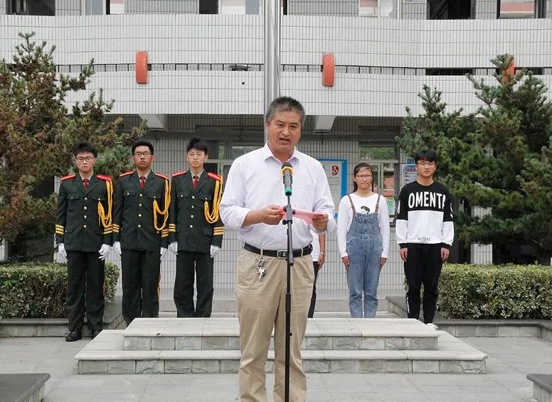 我校举行庆祝第35个教师节主题升旗仪式 我校举行庆祝第35个教师节主题升旗仪式