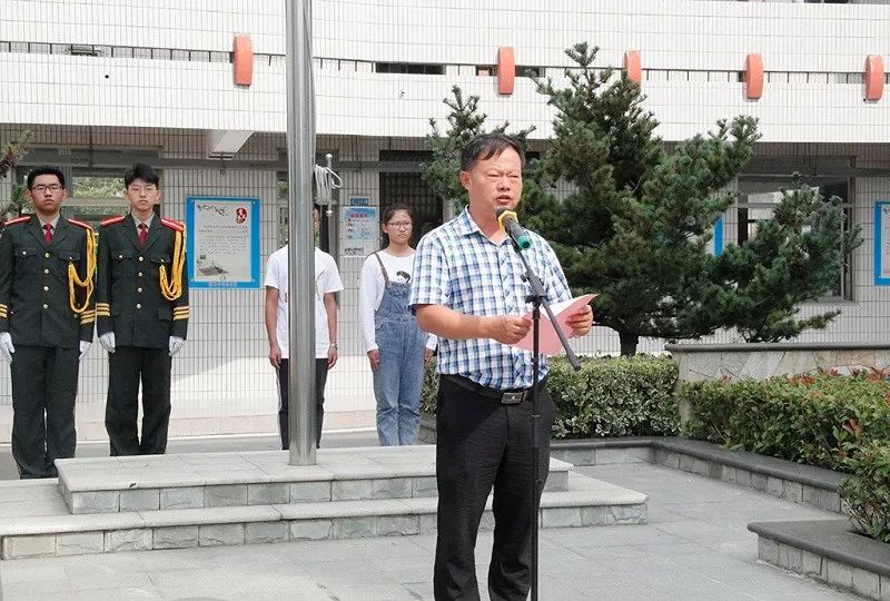 我校举行庆祝第35个教师节主题升旗仪式 我校举行庆祝第35个教师节主题升旗仪式