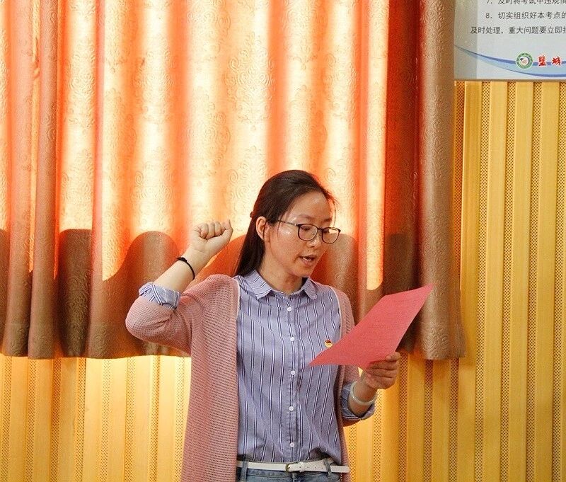 我校举行庆祝中华人民共和国成立70周年主题团日活动 暨2019年第一批新团员入团宣誓仪式