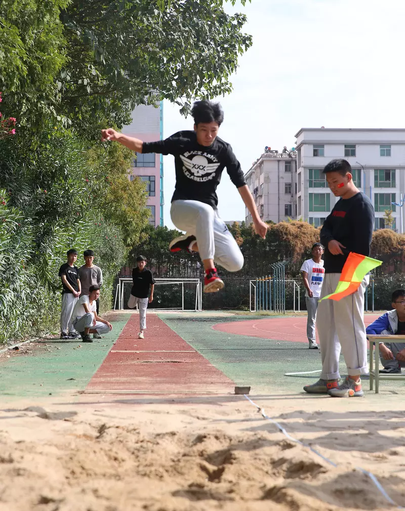 速度点燃激情  距离丈量青春  奉献书写华章 ——盐城市明达高级中学第27届体育运动会圆满闭幕