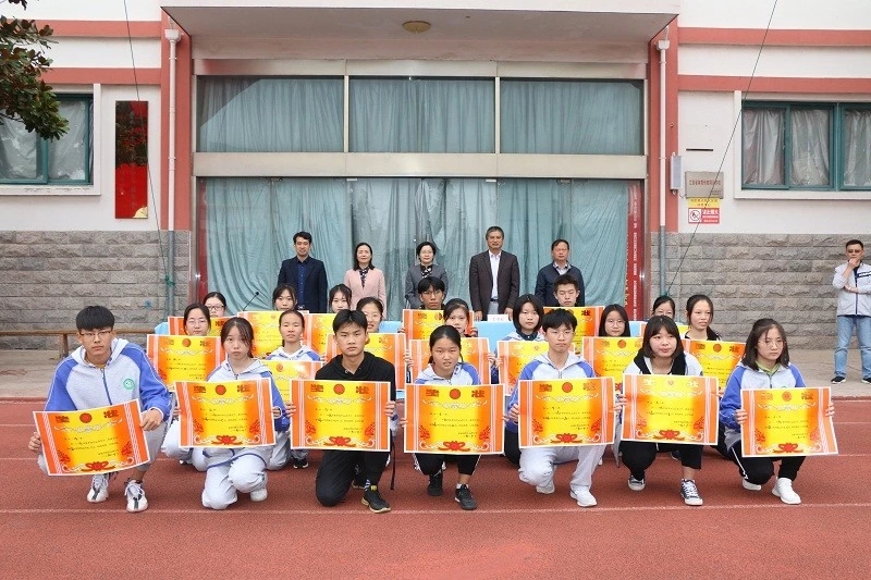 速度点燃激情  距离丈量青春  奉献书写华章 ——盐城市明达高级中学第27届体育运动会圆满闭幕