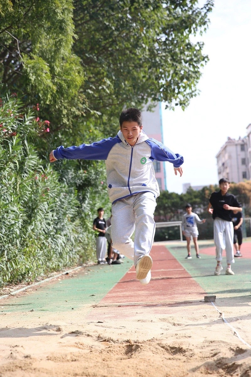 速度点燃激情  距离丈量青春  奉献书写华章 ——盐城市明达高级中学第27届体育运动会圆满闭幕