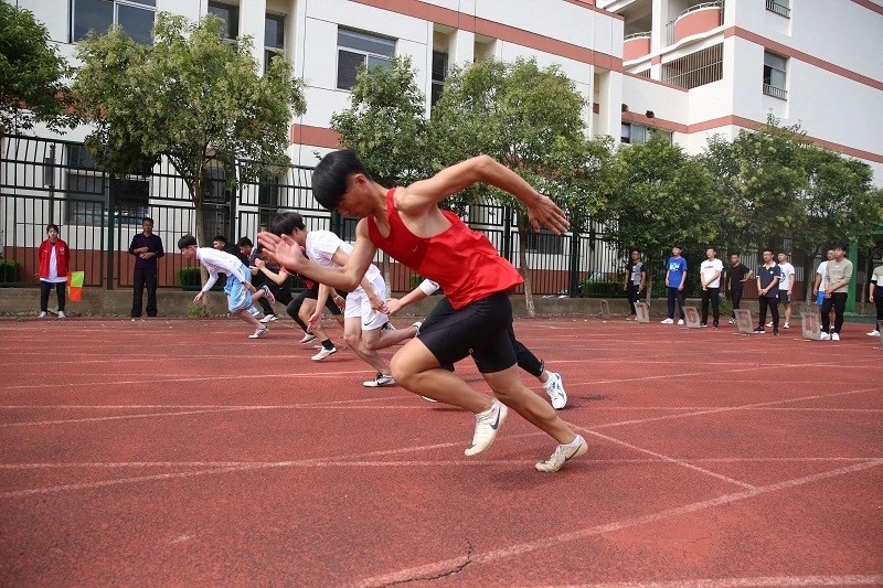速度点燃激情  距离丈量青春  奉献书写华章 ——盐城市明达高级中学第27届体育运动会圆满闭幕