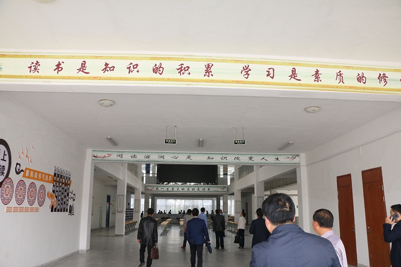 我校创建四星团队赴东沟中学学习考察