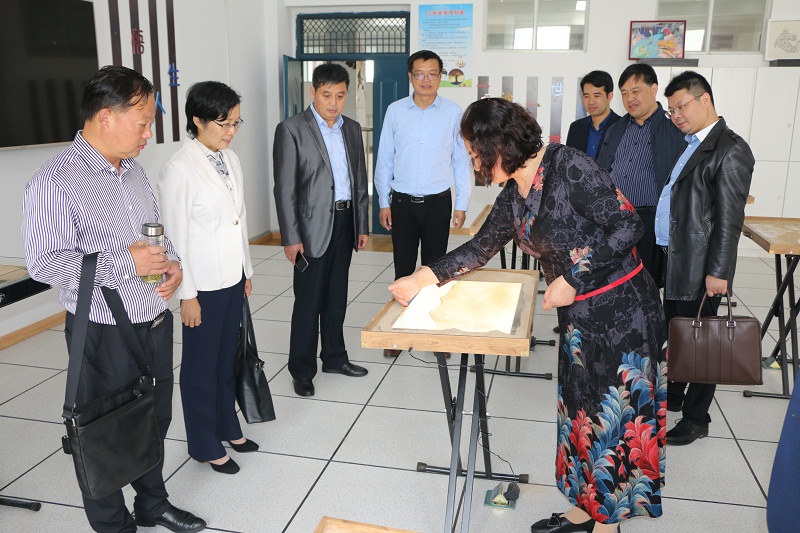 我校创建四星团队赴东沟中学学习考察