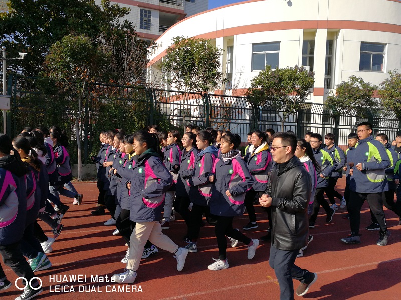 以梦为马  不负韶华 —— 高二年级“六自教育”之期中回顾