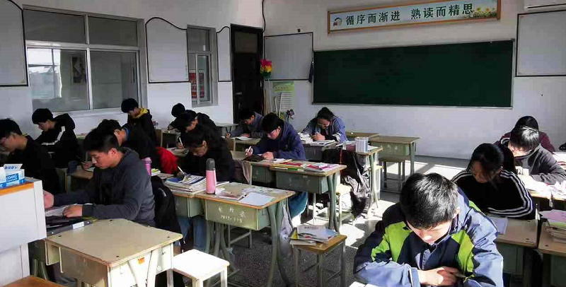 以梦为马  不负韶华 —— 高二年级“六自教育”之期中回顾