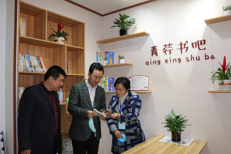 市退役军人事务局崔成富局长一行来我校调研国防教育工作