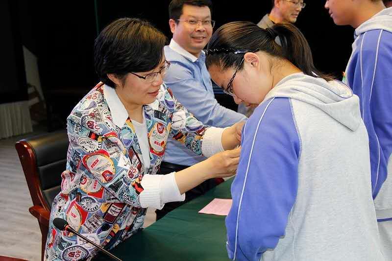 我校举行学习习近平总书记五四寄语精神暨新团员入团仪式