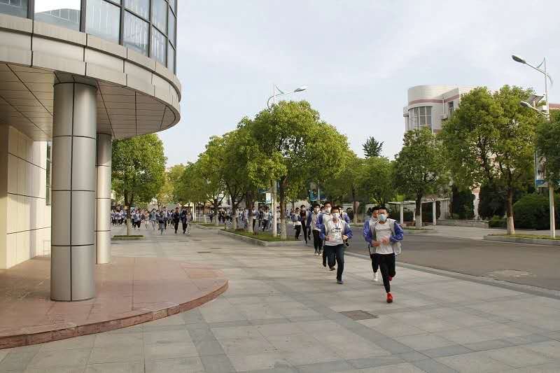 我校开展消防安全疏散演练