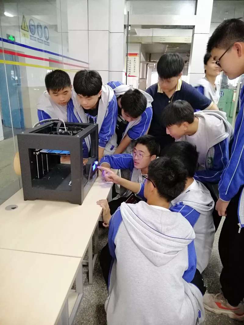 体验技能  提升素养  启智未来 ——我校与盐城技师学院联合组织高中生职业技能体验综合实践活动