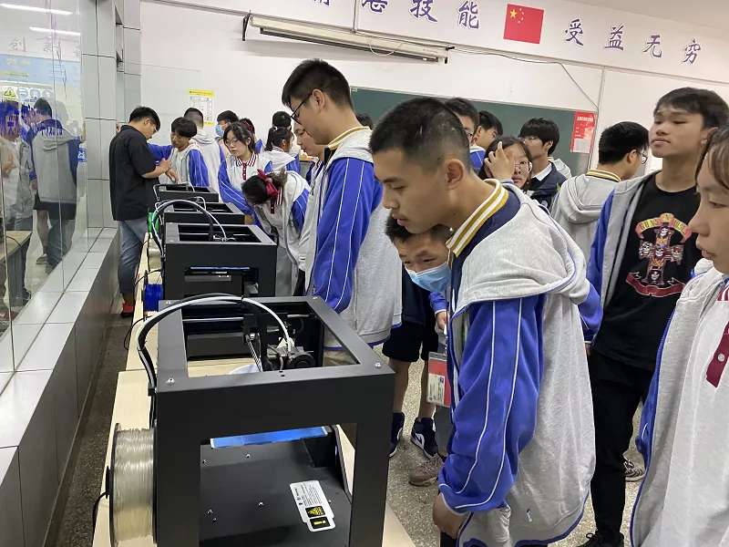 体验技能  提升素养  启智未来 ——我校与盐城技师学院联合组织高中生职业技能体验综合实践活动