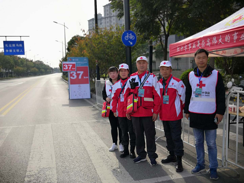 来，看看2020年盐城市马拉松里的明达高中元素