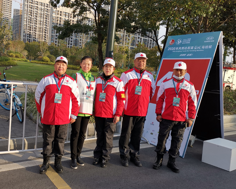 来，看看2020年盐城市马拉松里的明达高中元素