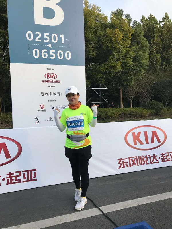 来，看看2020年盐城市马拉松里的明达高中元素
