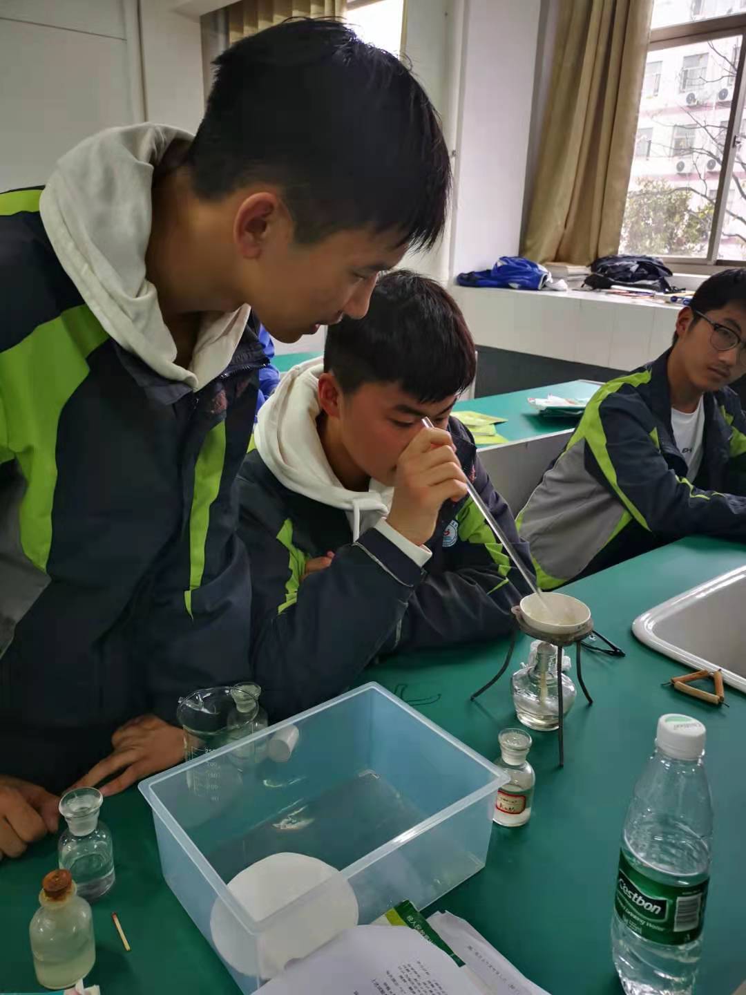 实验让我们很快乐：化学实验