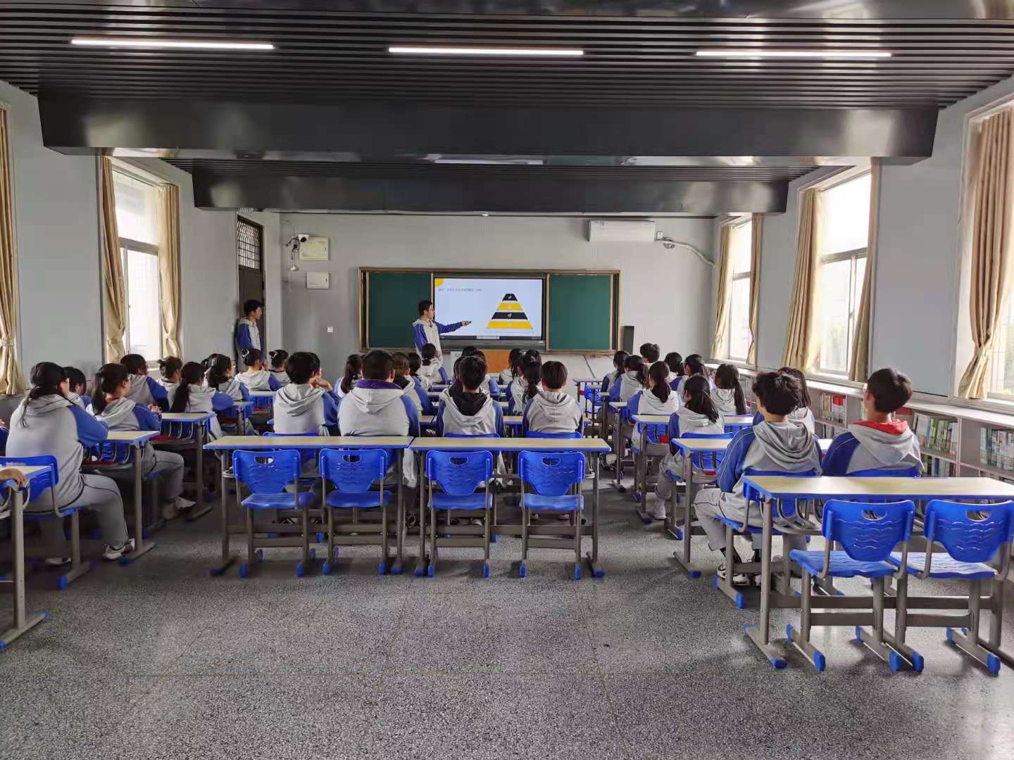 阅读让我们更睿智：书香活动