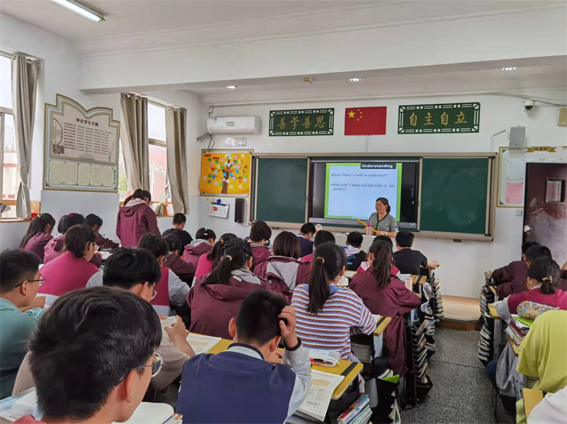 齐心协力抓质量 群策群力勇开拓------高中英语组教研活动