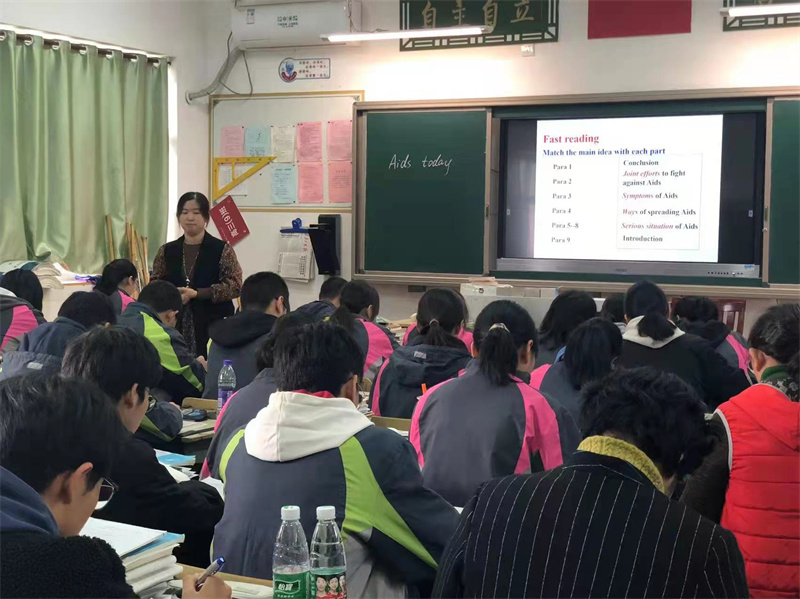 齐心协力抓质量 群策群力勇开拓------高中英语组教研活动