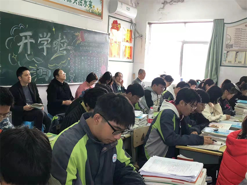 齐心协力抓质量 群策群力勇开拓------高中英语组教研活动